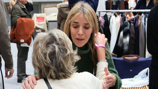 El abrazo entre Nadia Halamandari y Simoneta G&oacute;mez-Acebo