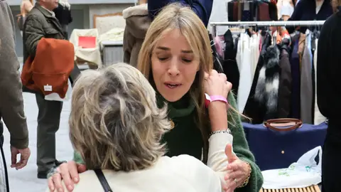 El abrazo entre Nadia Halamandari y Simoneta Gómez-Acebo El abrazo entre Nadia Halamandari y Simoneta Gómez-Acebo