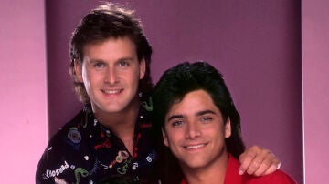 Dave Couiler y John Stamos en Padres forzosos