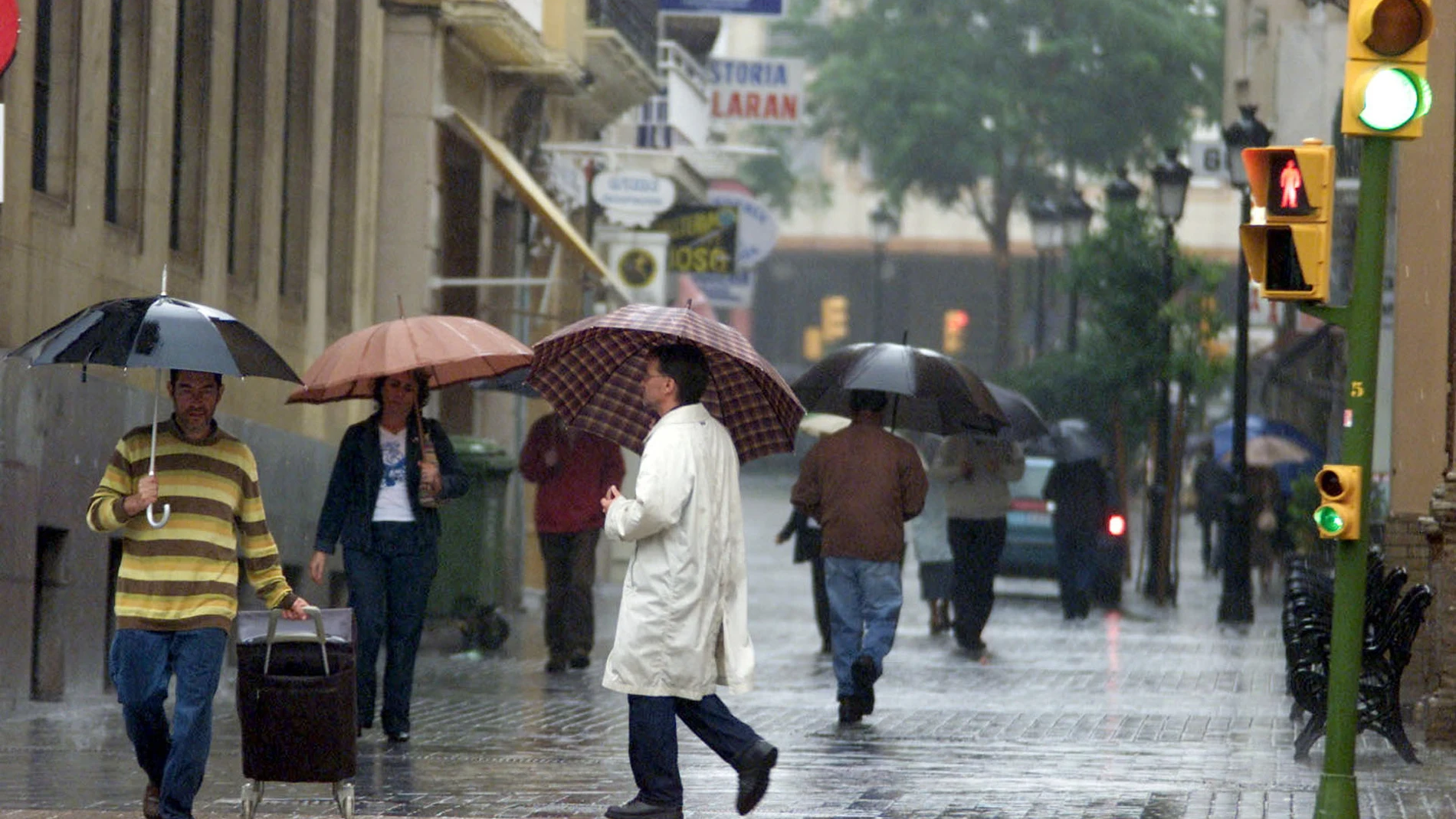 Imagen de archivo, lluvia en el centro de Huelva Imagen de archivo, lluvia en el centro de Huelva