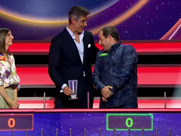 Jorge Fernández y los concursantes de La ruleta de la suerte noche Jorge Fernández y los concursantes de La ruleta de la suerte noche