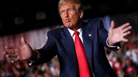 Donald Trump va configurando lo que muchos consideran un "polémico" ejecutivo Donald Trump va configurando lo que muchos consideran un "polémico" ejecutivo