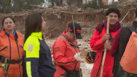 El fundador de los ´topos aztecas' explica como realizan la busqueda El fundador de los ´topos aztecas' explica como realizan la busqueda