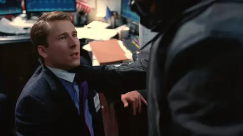 Glen Powell y Tom Hardy en El caballero oscuro: La leyenda renace Glen Powell y Tom Hardy en El caballero oscuro: La leyenda renace
