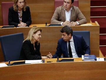 Foto de archivo del 15 de noviembre de 2024 del presidente de la Generalitat, Carlos Mazón y la vicepresidenta, Susana Camarero