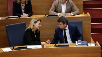 Foto de archivo del 15 de noviembre de 2024 del presidente de la Generalitat, Carlos Mazón y la vicepresidenta, Susana Camarero