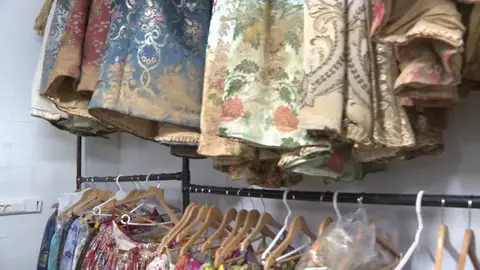 Trajes de falleras destrozados Trajes de falleras destrozados