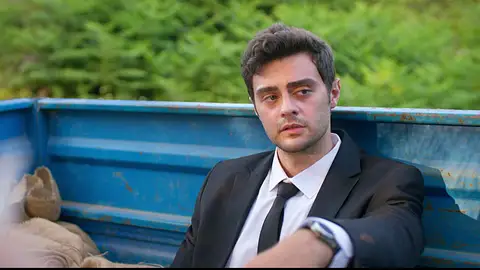 Esta noche en Hermanos: la historia se repite, ¡Ömer y Süsen se ven obligados, de nuevo, a posponer su boda! Esta noche en Hermanos: la historia se repite, ¡Ömer y Süsen se ven obligados, de nuevo, a posponer su boda!