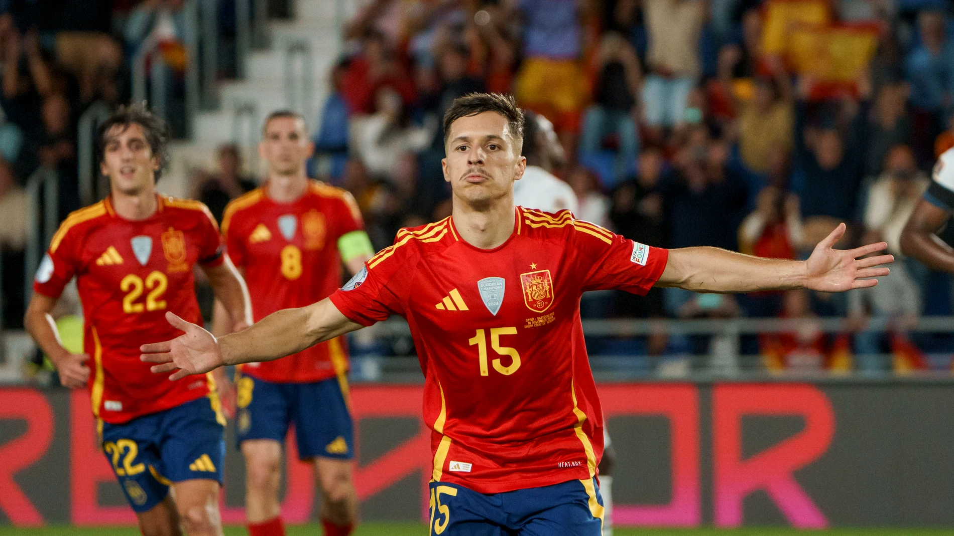 Bryan Zaragoza celebra el 3-2 ante Suiza Bryan Zaragoza celebra el 3-2 ante Suiza