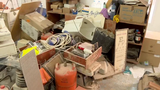 Destrozos en un comercio de Valencia "Sin ayudas, yo no puedo abrir mi negocio"