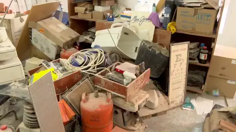 Destrozos en un comercio de Valencia "Sin ayudas, yo no puedo abrir mi negocio"