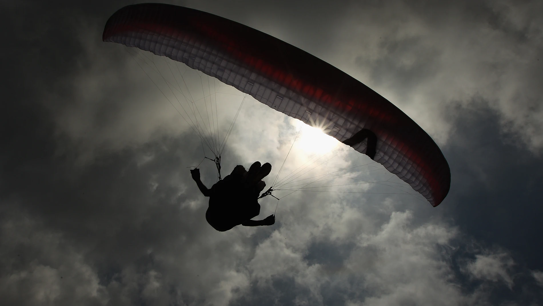 Imagen de un parapentista Imagen de un parapentista