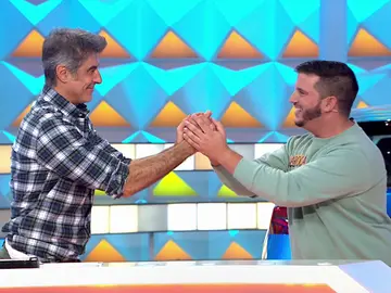 “¿Podrías hacer lo mismo con un billete de 100 euros?”: El truco de magia de Aroca que deja a Jorge Fernández sin palaras “¿Podrías hacer lo mismo con un billete de 100 euros?”: El truco de magia de Aroca que deja a Jorge Fernández sin palaras