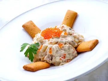 Receta de ensaladilla de buey de mar, encurtidos y huevas de trucha, de Arguiñano: "Es un éxito siempre" Receta de ensaladilla de buey de mar, encurtidos y huevas de trucha, de Arguiñano: "Es un éxito siempre"