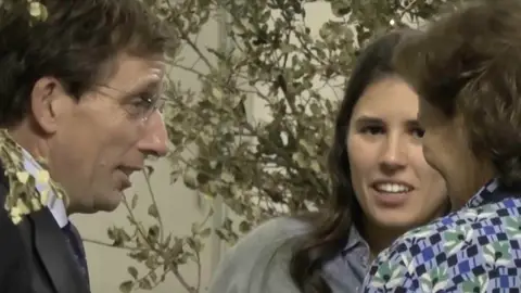 José Luis Martínez -Almeida con Teresa Urquijo y Beatriz Moreno de Borbón José Luis Martínez -Almeida con Teresa Urquijo y Beatriz Moreno de Borbón