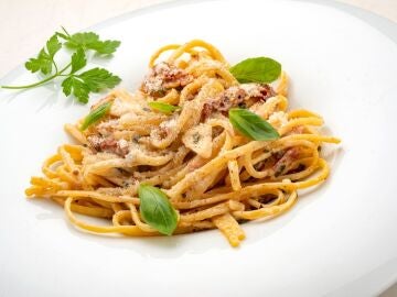 Una auténtica receta italiana, fácil y sencilla: linguine a la crema