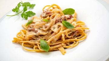 Una auténtica receta italiana, fácil y sencilla: linguine a la crema