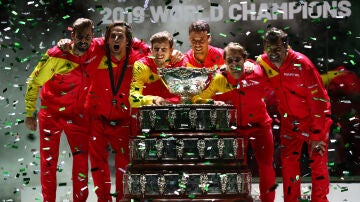 El equipo español celebra la victoria en la Copa Davis 2019