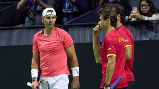 Rafa Nadal conversa con David Ferrer en M&aacute;laga