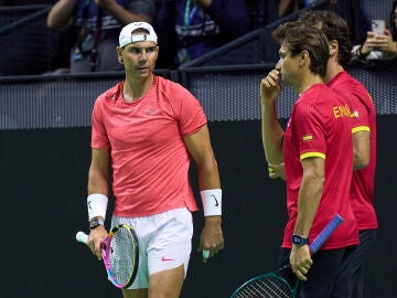 Rafa Nadal conversa con David Ferrer en Málaga