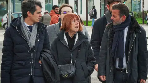 Gisèle Pelicot acompañada por sus abogados Gisèle Pelicot acompañada por sus abogados