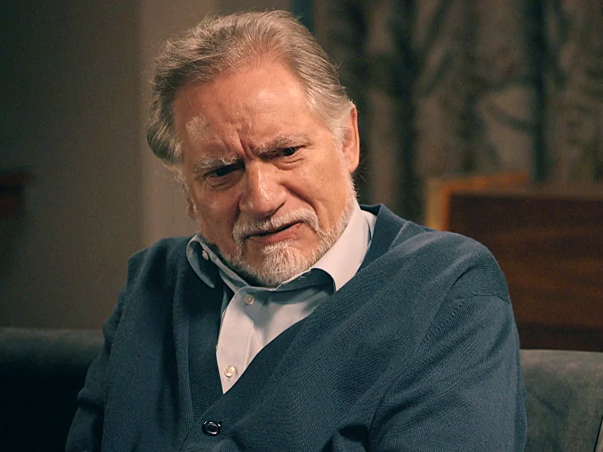 María se acerca a Damián en busca de una alianza para intentar romper la relación de Begoña y Andrés