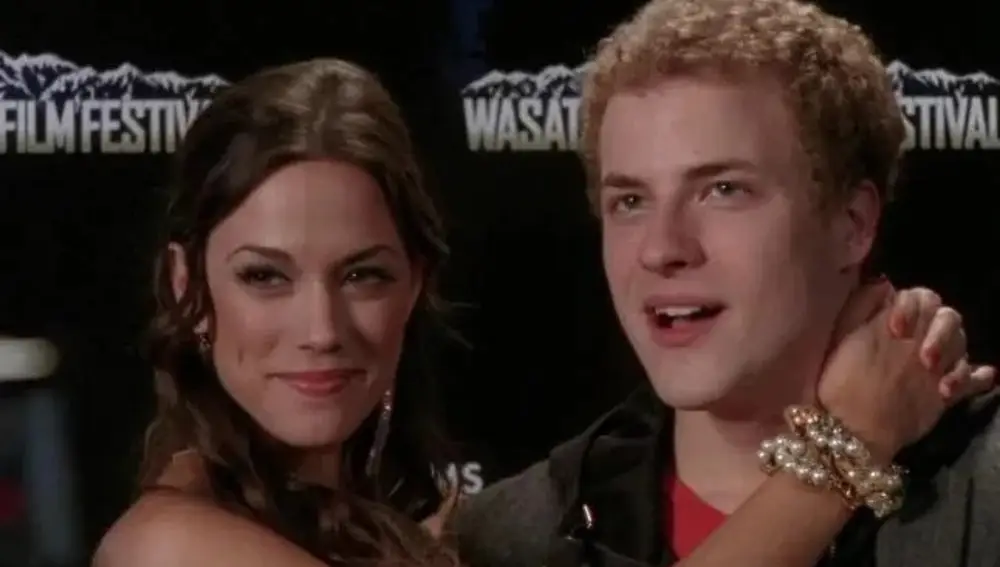 Paul Teal y Jana Kramer en One Tree Hill Paul Teal y Jana Kramer en One Tree Hill