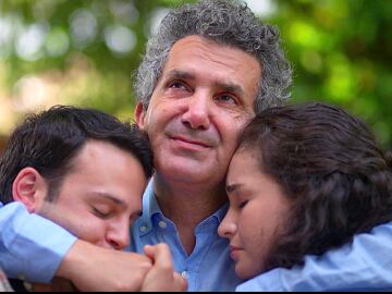 &iexcl;Orhan llora de felicidad! Aybike y Oğulcan le regalan a su padre la casa de sus sue&ntilde;os