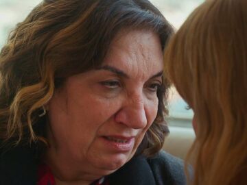 G&uuml;l&ccedil;i&ccedil;ek abraza a Bahar, desesperada por su situaci&oacute;n: &ldquo;Est&aacute;s en manos de dos despiadados&rdquo;