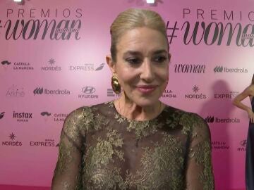 Elsa Anka en los Premios Woman