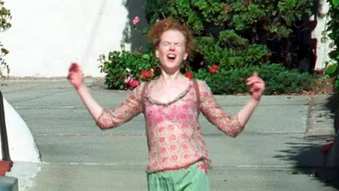 El meme de Nicole Kidman celebrando su divorcio de Tom Cruise El meme de Nicole Kidman celebrando su divorcio de Tom Cruise