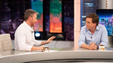 Desde alinear los cubiertos, hasta ordenar los lápices: las manías más extrañas de José Luis Martínez-Almeida