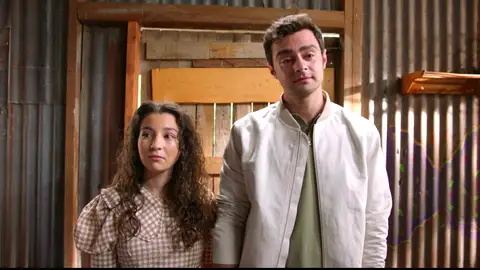 Ömer y Emel se despiden del gallinero entre lágrimas y recordando a su familia: “Es el momento de decir adiós”  Ömer y Emel se despiden del gallinero entre lágrimas y recordando a su familia: “Es el momento de decir adiós”