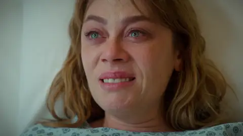 Bahar abre su corazón a Timur y comparte su dolor: “He renunciado a mí misma por desear que me quisieras” Bahar abre su corazón a Timur y comparte su dolor: “He renunciado a mí misma por desear que me quisieras”