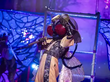 ¡Qué espectáculo! Mosca asombra con su versión de ‘What Makes You Beautiful’ en Mask Singer ¡Qué espectáculo! Mosca asombra con su versión de ‘What Makes You Beautiful’ en Mask Singer