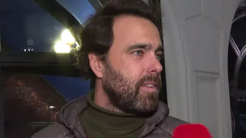 Javier Unrgía haciendo declaraciones a la prensa Javier Unrgía haciendo declaraciones a la prensa