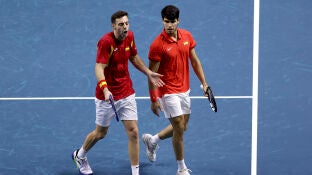 Granollers y Alcaraz durante el partido de la Copa Davis