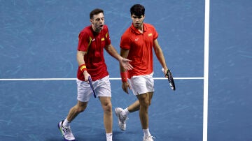 Granollers y Alcaraz durante el partido de la Copa Davis