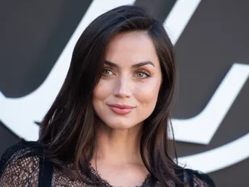 Ana de Armas en un evento de Louis Vuitton Ana de Armas en un evento de Louis Vuitton