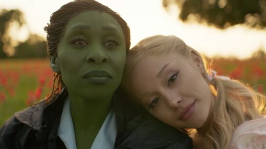 Cynthia Erivo y Ariana Grande como Elphana y Glinda en Wicked