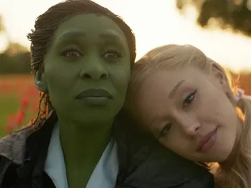 Cynthia Erivo y Ariana Grande como Elphana y Glinda en Wicked Cynthia Erivo y Ariana Grande como Elphana y Glinda en Wicked