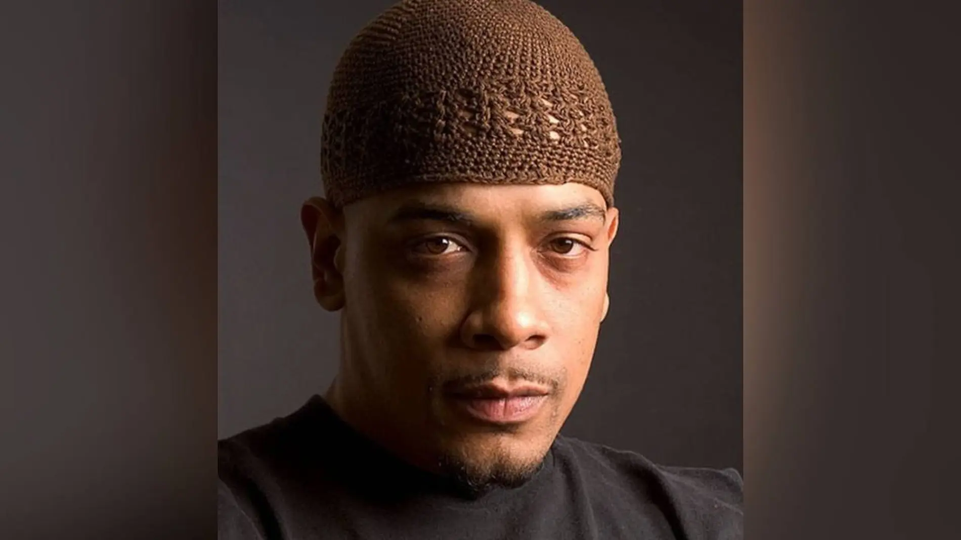 Fotografía del rapero Saafir Fotografía del rapero Saafir