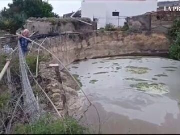 Una familia se enfrenta cada día malos olores, moscas y riesgos de salud