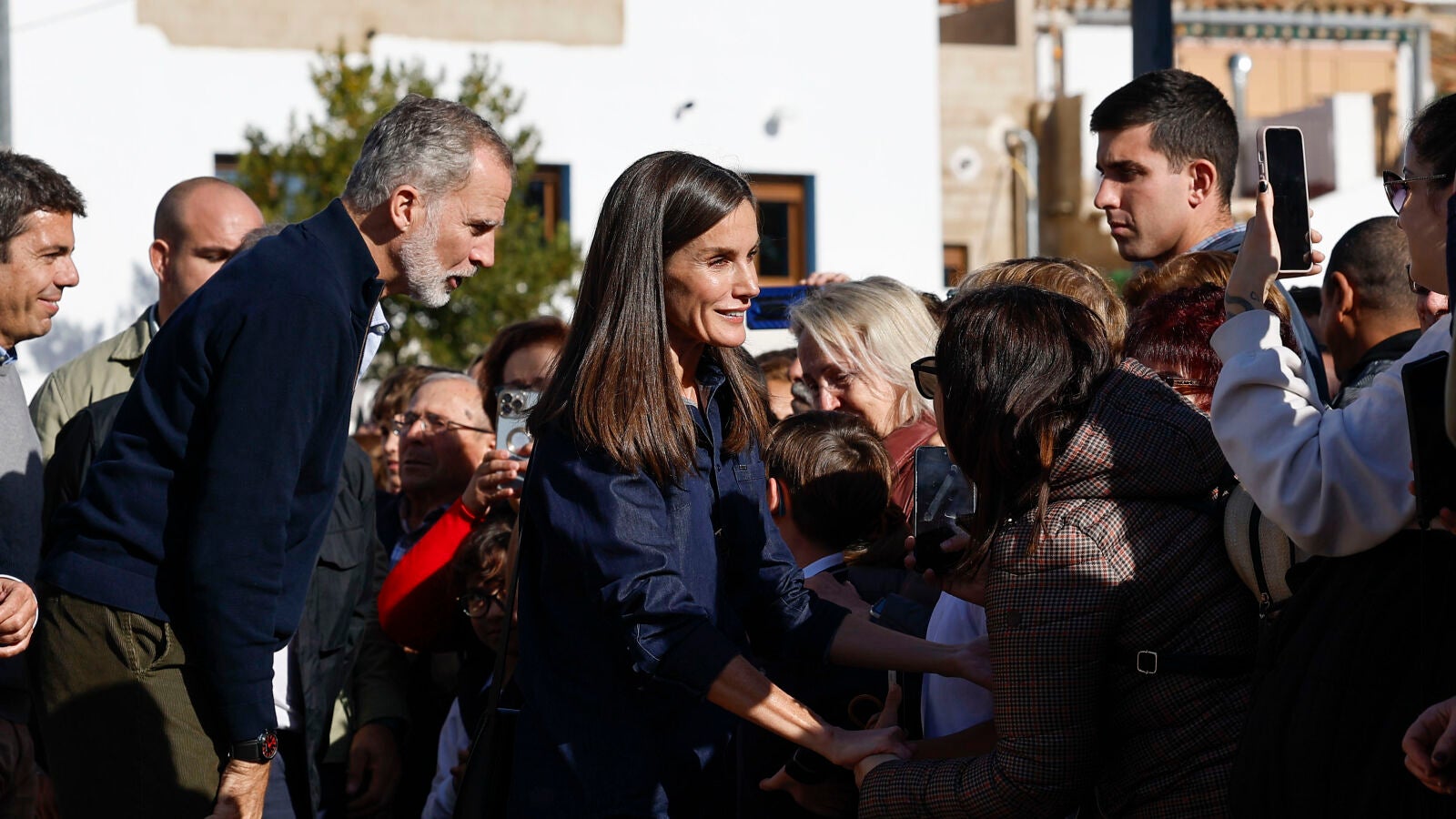 Las diferencias en la visita de los Reyes tras su primera visita y esta última a Valencia tras el paso de la DANA