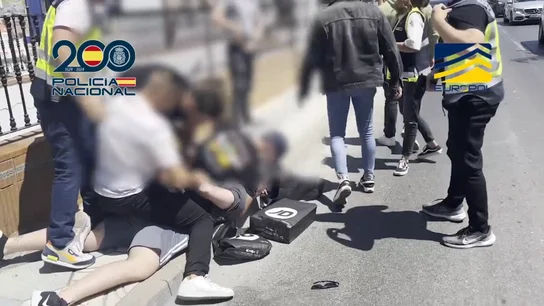 La Policía Nacional detiene a un hombre en Alicante en una operación policial La Policía Nacional detiene a un hombre en Alicante en una operación policial