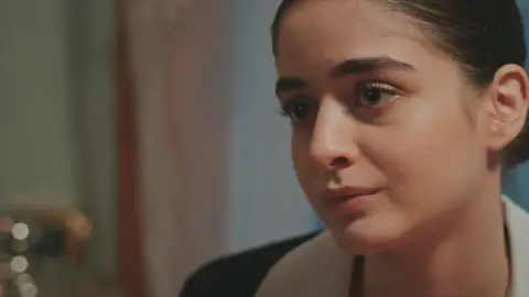 Un masaje que sube la temperatura: la estrategia de Dicle para acercarse más a Yusuf Un masaje que sube la temperatura: la estrategia de Dicle para acercarse más a Yusuf