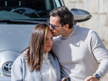 Íñigo Onieva y Tamara Falcó paseando por Madrid