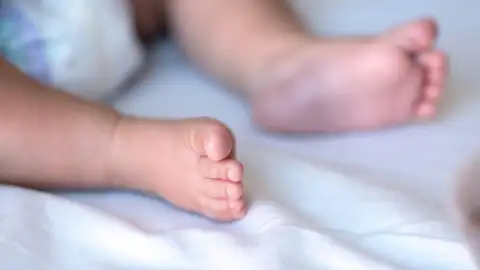 Imagen de archivo de los pies de un bebé Imagen de archivo de los pies de un bebé