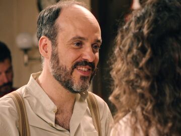Gaspar se despide de Dolores y le regala una pulsera: &ldquo;Mi felicidad est&aacute; en que tuvieras a bien responderme a la carta&rdquo; 