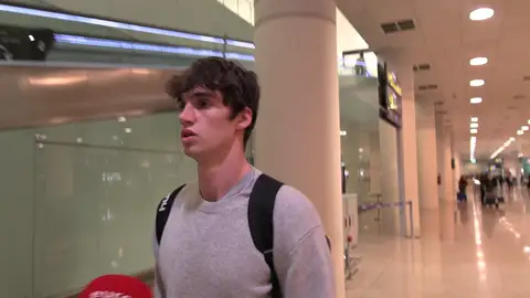 Pablo Urdangarin, en el aeropuerto de Barcelona Pablo Urdangarin, en el aeropuerto de Barcelona